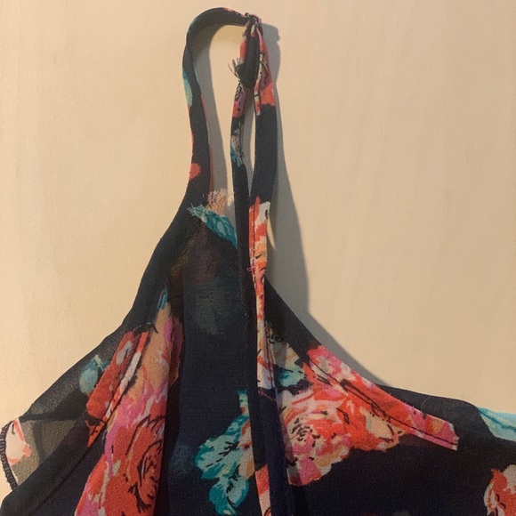 3/$15 Floral tank top - Picture 3 of 4